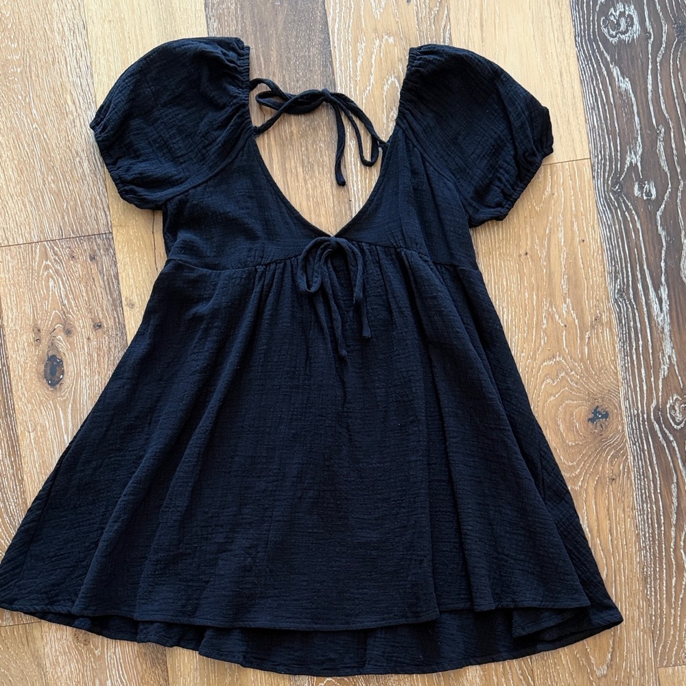 Black Women's Tie-Back Puff Sleeve dress